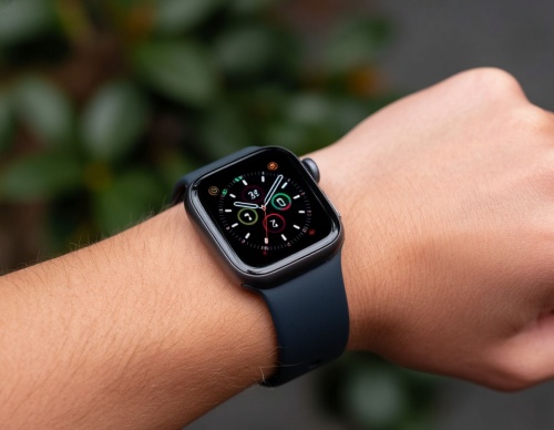 Революция на рынке: Huawei впервые опережает Apple в глобальных поставках смарт-часов