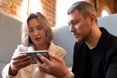 Цифровые пенсионеры и продвинутая молодежь: как нейросети завоевывают Пермский край